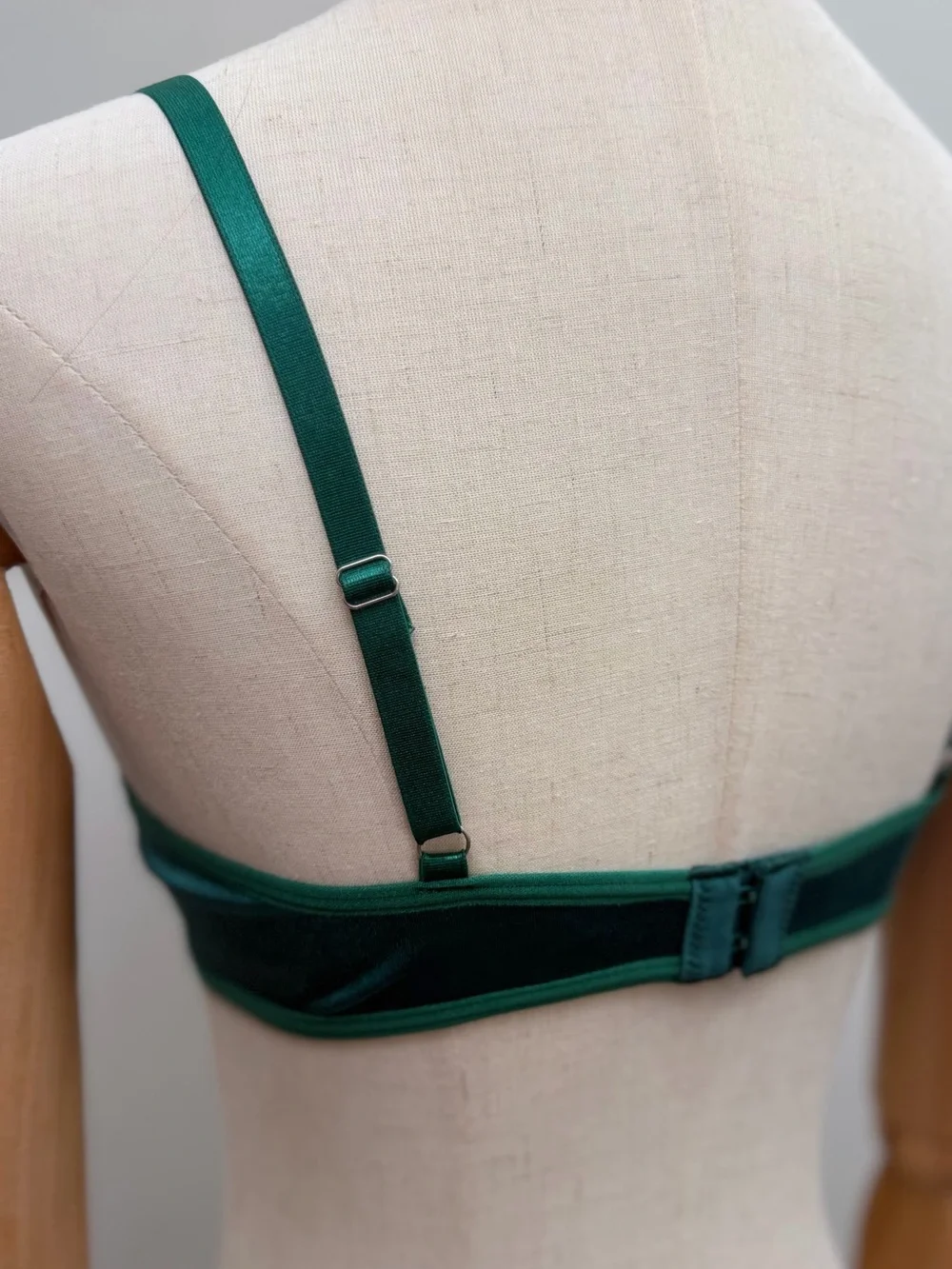 New Emerald Green Embroidered Lingerie Set Bra & Thong Size S